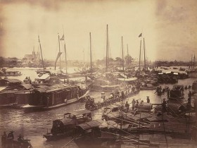 Vista del puerto · Auguste François El río y el puerto visto desde la orilla derecha del muelle Fati (Huadi), Auguste François, sin fecha, impresión de albúmina.