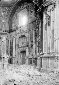 Efectos de la Guerra Civil · El presbiterio de la Colegiata de San Isidro después del incendio sufrido el 19 de julio de 1936
