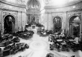 Junta del Tesoro Artístico · Depósito de obras de arte en San Francisco el Grande durante la Guerra Civil española · Nave central de San Francisco el Grande con los objetos guardados por la Junta del Tesoro