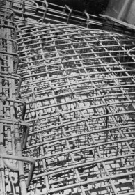 Salvaguarda del Tesoro Artístico Nacional durante la Guerra Civil española · Armadura de la bóveda de hormigón construida sobre la bóveda original de la planta baja de las Torres de Serranos como elemento estructural de protección · Valencia, 1937