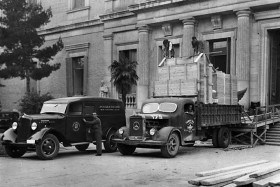 Salvaguarda del Tesoro Artístico Nacional durante la Guerra Civil española · Junta Delegada del Tesoro Artístico · Carga de obras en el Museo Arqueológico Nacional, julio de 1937