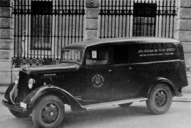 Salvaguarda del Tesoro Artístico Nacional durante la Guerra Civil española · Furgoneta de Junta Delegada del Tesoro Artístico de Madrid, acondicionada para el traslado de obras de arte