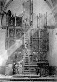 Desmontaje del retablo de la Iglesia parroquial de Balconete, 1938