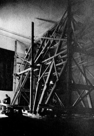 Protección de las obras del Museo Arqueológico Nacional durante la Guerra Civil española · Estructura de madera construída para consolidar la Sala Egipcia y proteger las colecciones