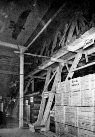 Protección de las obras del Museo Arqueológico Nacional durante la Guerra Civil española · Estructura de madera construída para consolidar la Sala Egipcia y proteger las colecciones